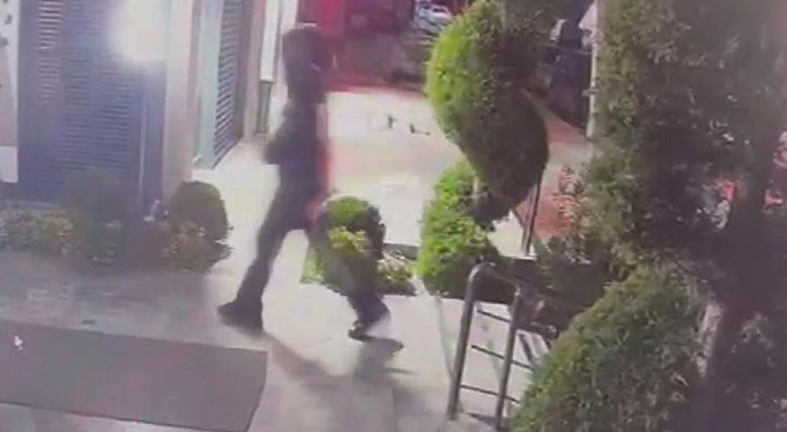 Beylikdüzündeki lüks siteye silahlı saldırıda yeni gelişme 17 yaşındaki şüpheli yakalandı