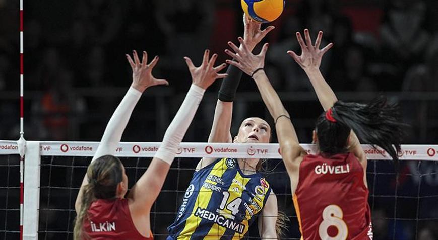 Voleybolda derbi maçta Fenerbahçe, Galatasarayı set vermeden geçti