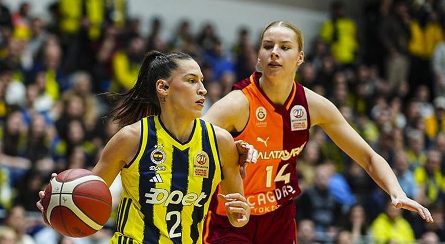 Basketbolda derbi maçta Fenerbahçe, Galatasarayı son çeyrekte geçti