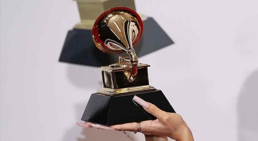 Grammy ödüller açıklandı Yılın Şarkısı ve Yılın Albümü belli oldu... Ödül tarihinde bir ilk