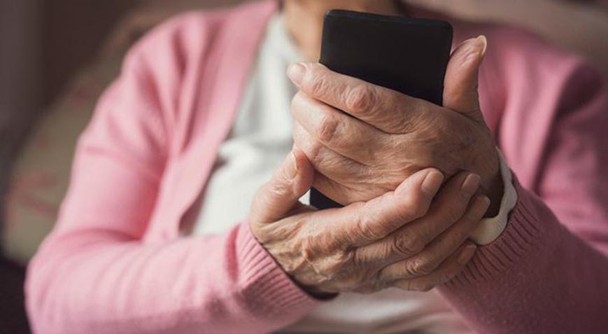200 kez acil yardım hattını aradı, telefonuna el konuldu Tek kelime dahi etmiyor