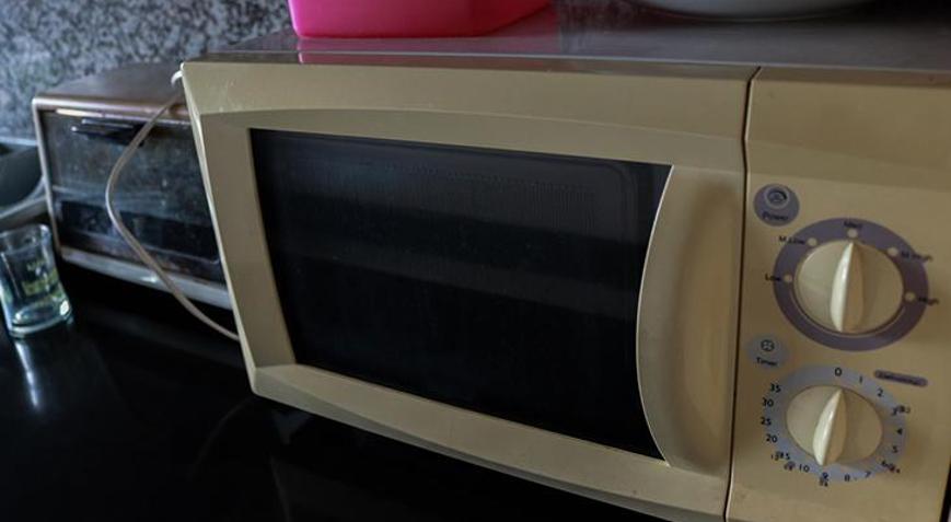Mikrodalga fırının üzerini raf olarak mı kullanıyorsunuz İşte beklenmedik sonuçları