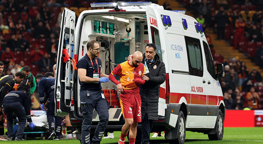 Galatasaray maçında korkutan anlar Sahaya ambulans girdi