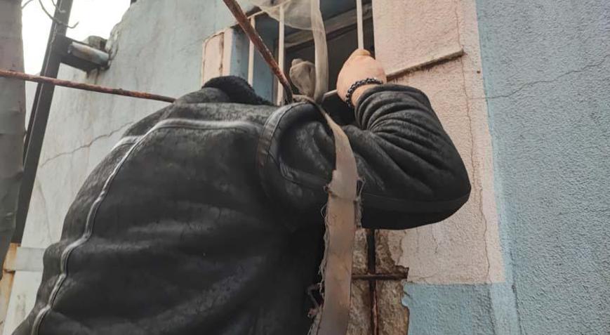 Kedi bile zor girer Hırsız küçük pencereden sızdı, sadece iPhone’ları seçti