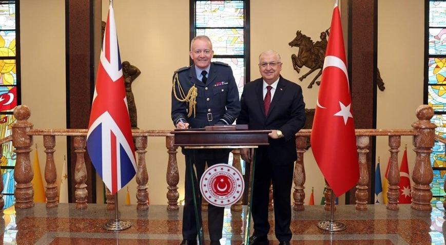 Milli Savunma Bakanı Güler, Birleşik Krallık Genelkurmay Başkanı Orgeneral Knightonı ağırladı