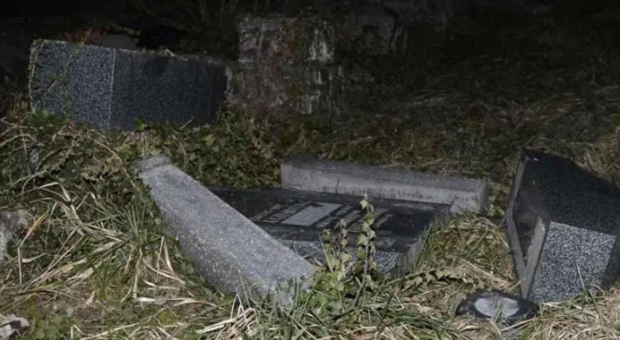 Ölülerin dişlerinden 8 kilogram altın söküp sattılar Mezarlıkta akılalmaz hırsızlık