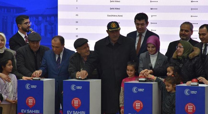 Bakan Göktaş, Afyonkarahisarda TOKİ kura çekilişinde konuştu