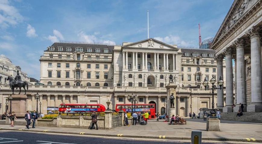 İngiltere faizi sabit bıraktı