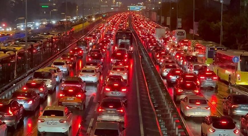 Megakent İstanbulda trafik yoğunluğu yüzde 76ya kadar çıktı