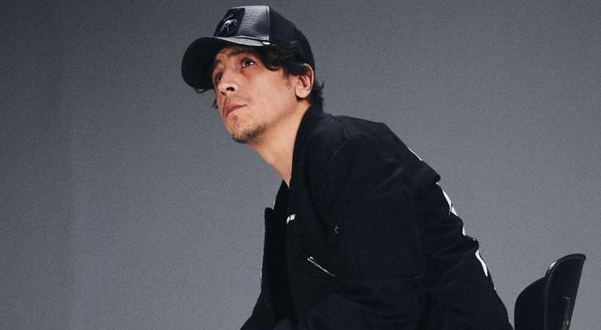 Kendisi karışık sözleri aşık