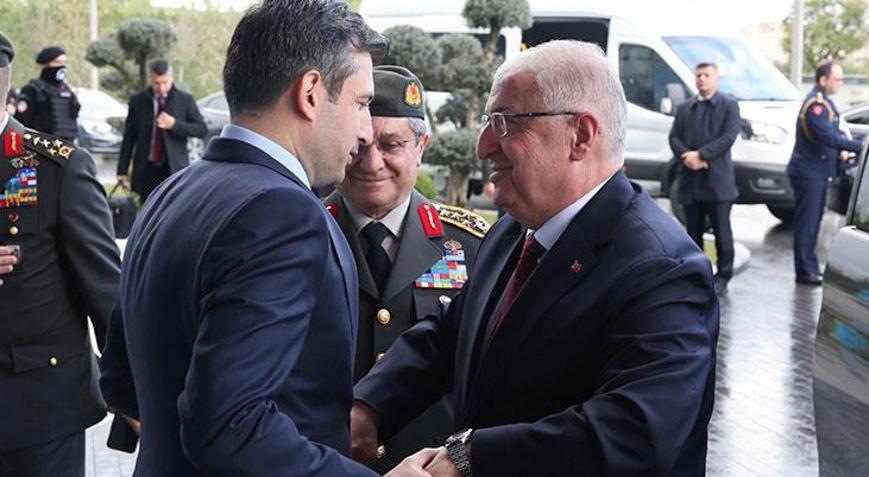 Bakan Güler, Özdemir Bayraktar anısına hazırlanan belgeselin gösterimine katıldı