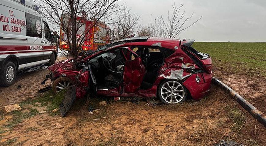 Mardinde TIR ile otomobil çarpıştı 2 ölü 3 yaralı