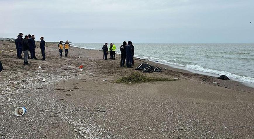 Karasu sahilinde erkek cesedi bulundu