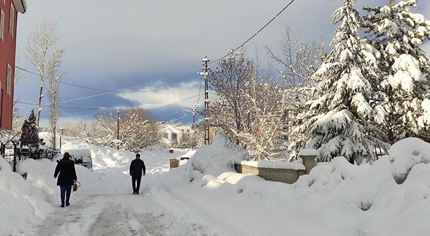 İki kentte eğitime kar engeli