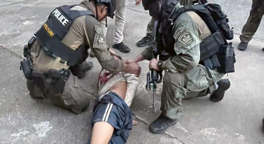 Okulda rehine krizi Taylandda 18 yaşındaki silahlı saldırgan dehşet saçtı