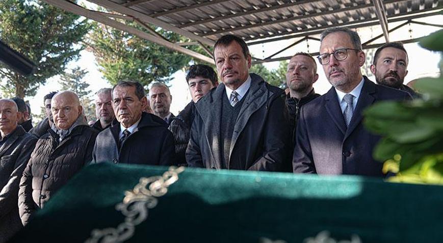 Ergin Atamanın annesi son yolculuğuna uğurlandı