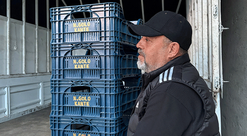 Fenerbahçe taraftarının NGolo Kante aşkı İsmini domates kasalarının üstüne kazıdı