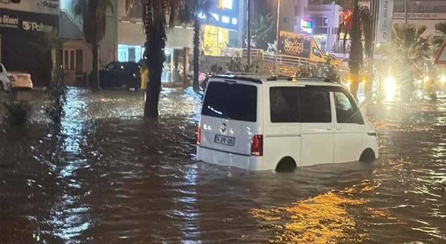 Bodrum ve Milasta şiddetli yağışlar okulları tatil etti