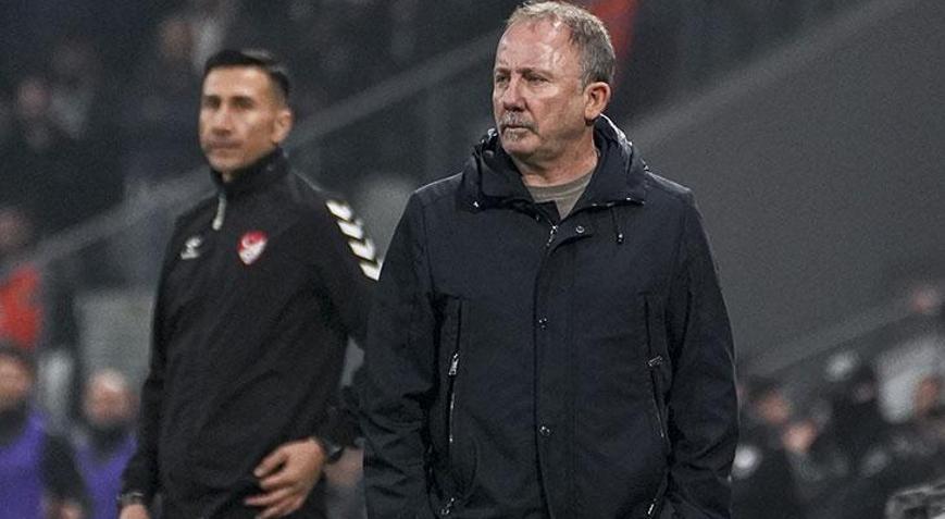 Beşiktaşta orta saha rekabeti kızıştı Forma yarışı