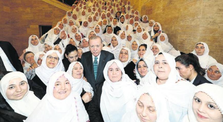 Erdoğan’dan CHP lideri Özgür Özel’e sert tepki: ‘Meyhane jargonuyla siyasetçilik oynamaktan vazgeç’