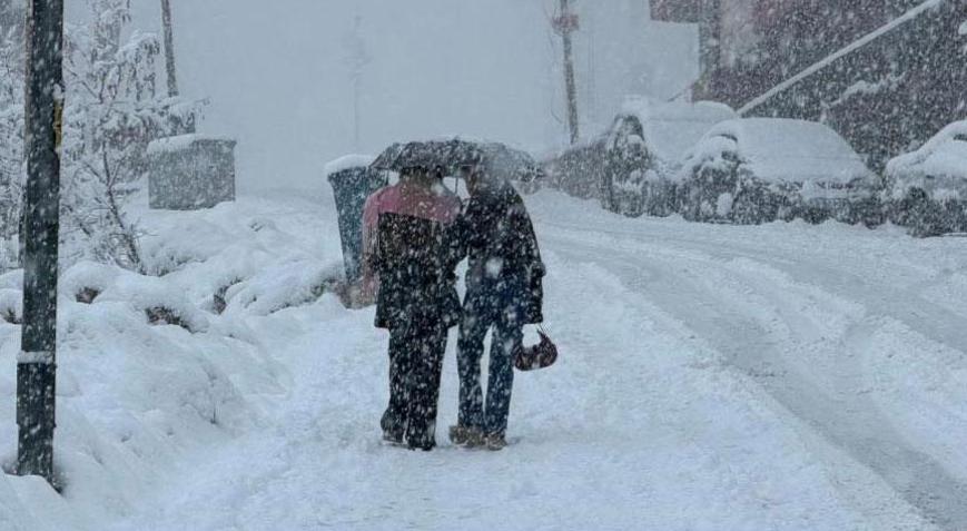Eğitime kar engeli 1 kentte okullar tatil edildi