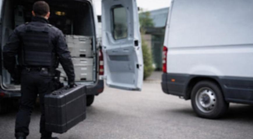 Para veya değerli eşya nakledenler, suç gelirlerinin aklanmasının önlenmesinde yükümlüler listesinde