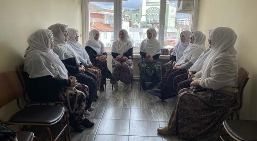 Mihalgazili kadınlar hedef alınan başkana sahip çıktı: Bu tülbent onurumuz