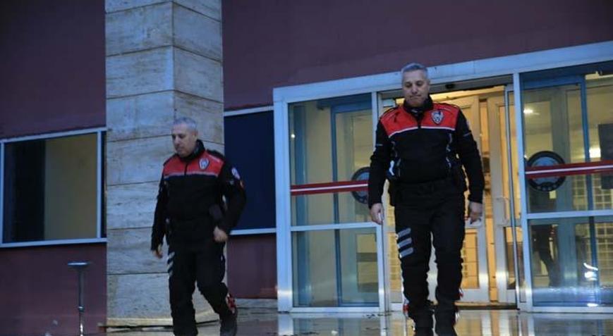 İkiz polisler son anonsu omuz omuza yaptı Aynı anda başladılar, aynı anda veda ettiler