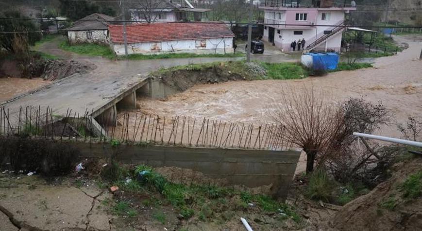 Aydın’da taşkın İncirliova’da dere yatağındaki evler boşaltıldı