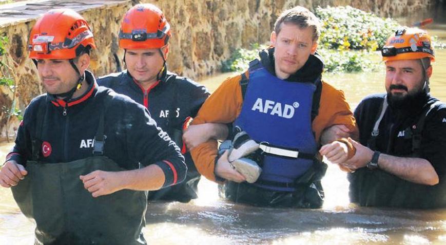 Sağanak ve fırtına yıktı geçti