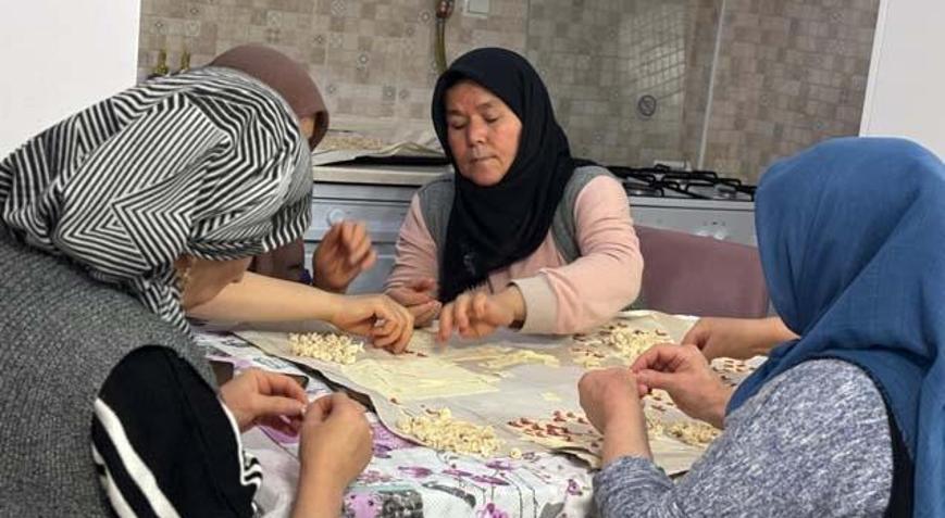 Ramazan için imece mesaisi Çorum’da komşular bir araya geldi, iftarlıklar birlikte hazırlandı