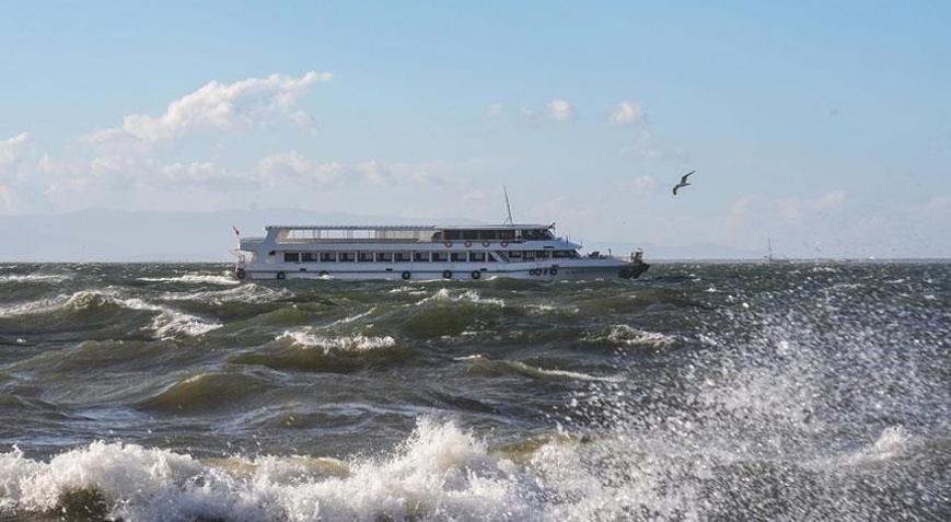 3 kentte deniz ulaşımına fırtına engeli