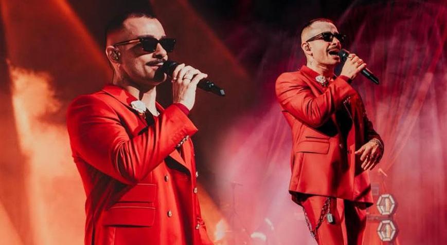 Gökhan Türkmen konserinde tarihi an: 17 kişi aynı anda diz çöküp evlilik teklifi etti