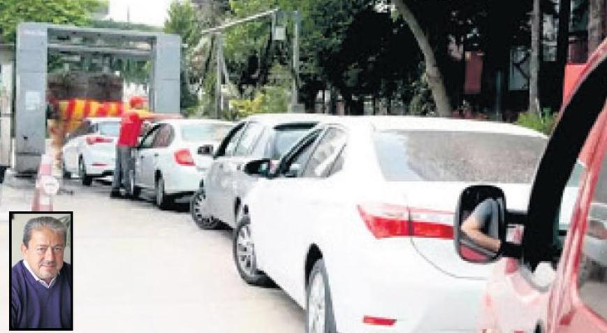 Gökten çamur yağdı oto yıkamacılar doldu