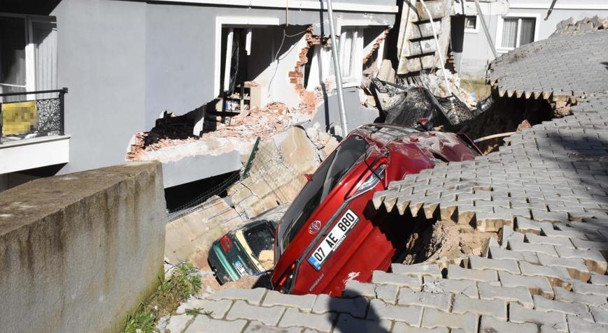Menemen’de heyelan sonrası istinat duvarı yıkıldı: Müteahhit serbest bırakıldı