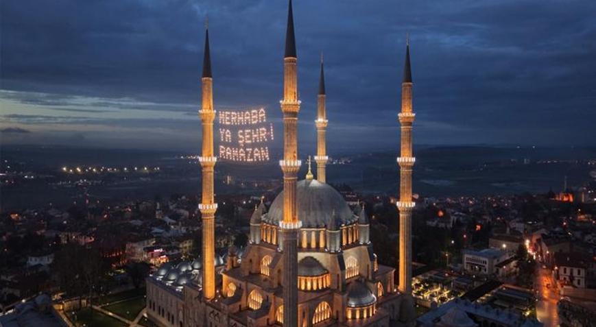 Bakan Ersoy duyurdu Ramazanda ibadete açıyoruz