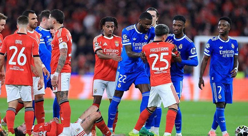 UEFA Şampiyonlar Liginde Viniciusa ırkçı saldırı Hakem maçı durdurdu