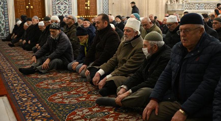 Selimiye ramazan’a hazır 4 yıllık restorasyonun ardından ilk namazda saflar taştı
