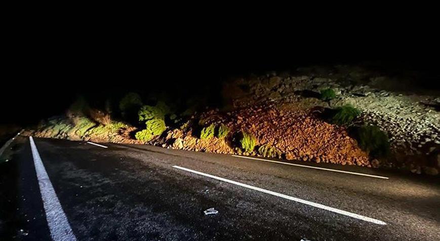 İstanbul-İzmir Otoyolunda toprak kayması Yol ulaşıma kapatıldı