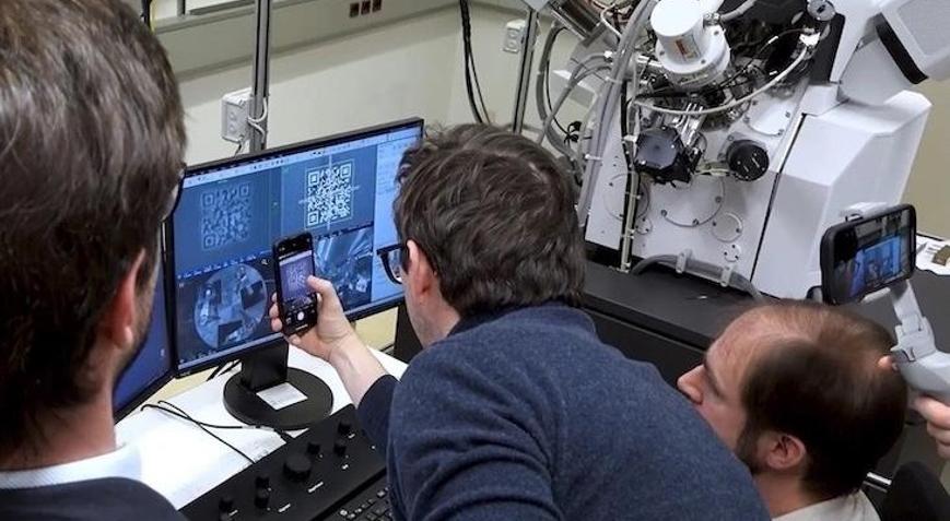 Dünyanın en küçük QR kodu ile Guinness rekoru kırıldı