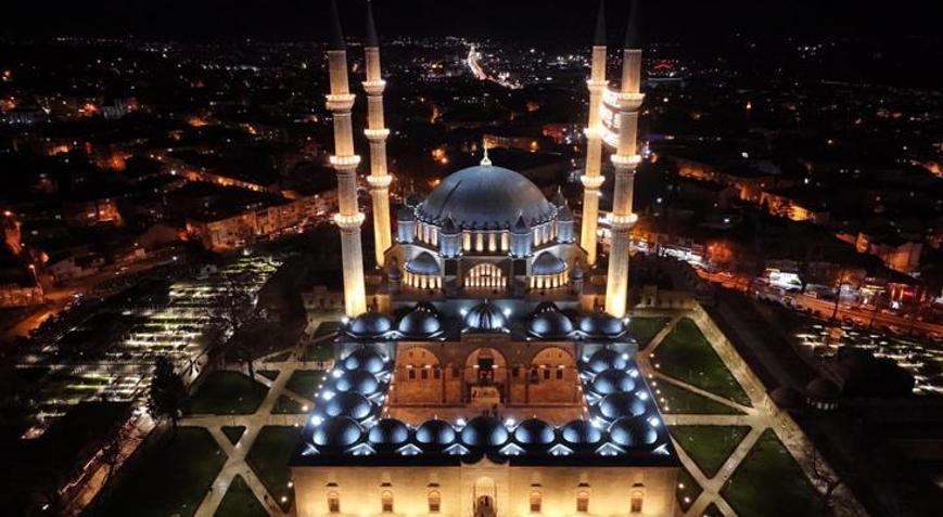 Selimiye Camii Ramazan’a yeni ışığıyla ‘merhaba’ dedi