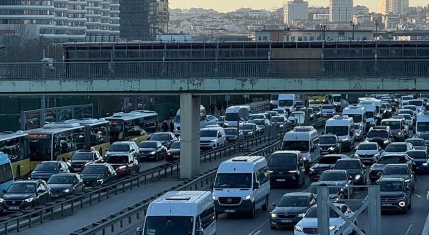 İstanbulda iki yakada da trafik çilesi Yoğunluk yüzde 85i gördü