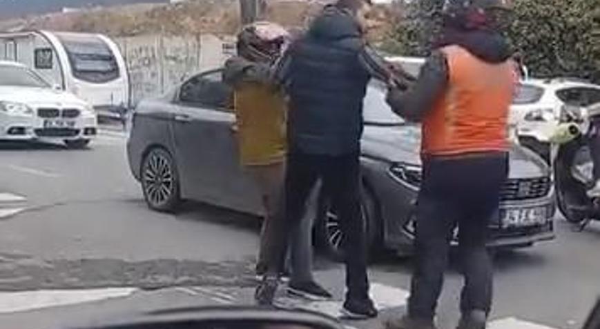 İstanbul- Ümraniyede yol verme kavgasında silah çekti