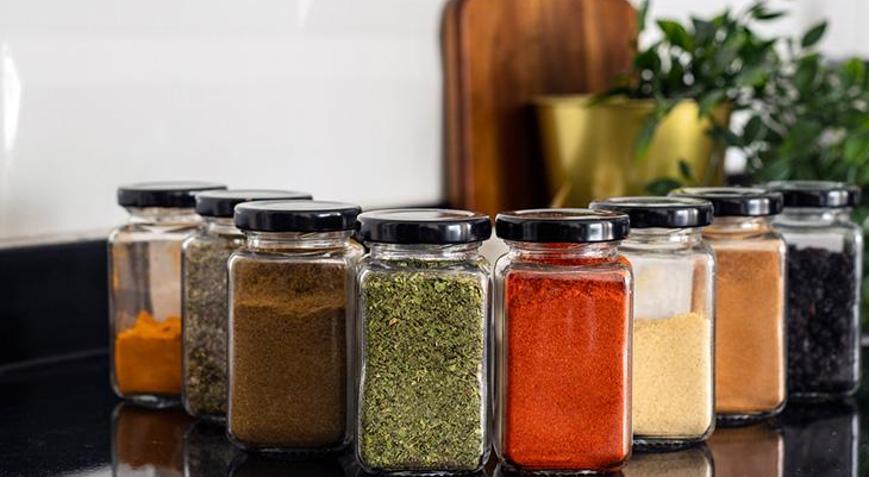 Baharatları sakın bu şekilde saklamayın Aromasını kaybetmesine neden olan hatalar