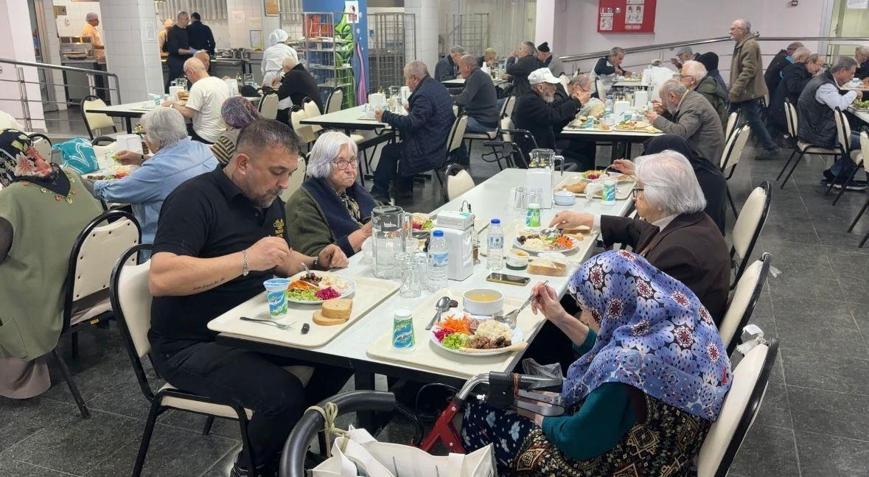 Bursa’da duygulandıran iftar Fenomen esnaf 6 yıldır geleneğini sürdürüyor
