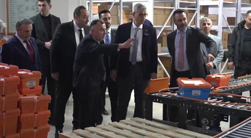 Bakan Memişoğlu, Ankarada bir ecza deposunda incelemelerde bulundu