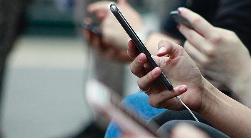 Akıllı telefon pazarı yüzde 13 daralacak Satış fiyatları rekor seviyede artabilir