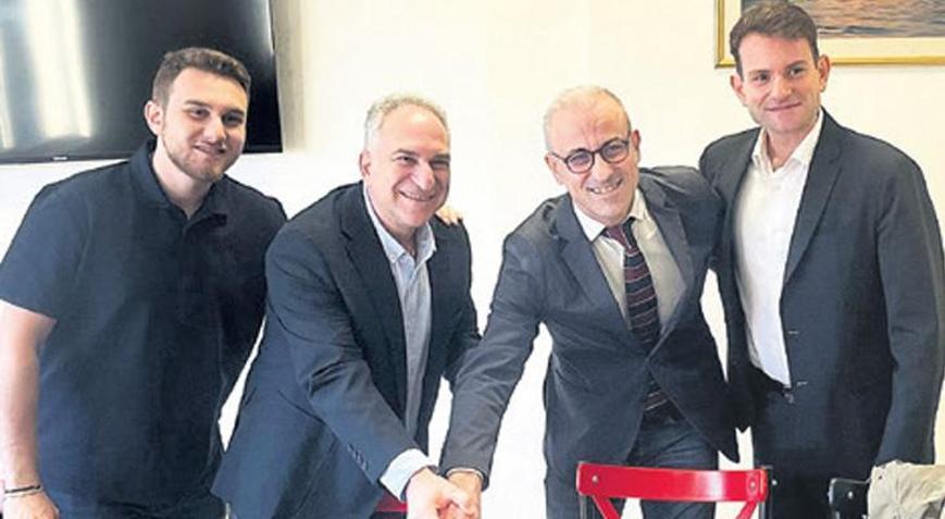 İnkılâp’ta bayrak değişimi