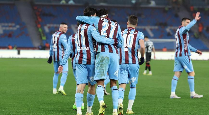 Süper Ligde Trabzonspor ikinci yarı açıldı Yeni transfer maça damga vurdu