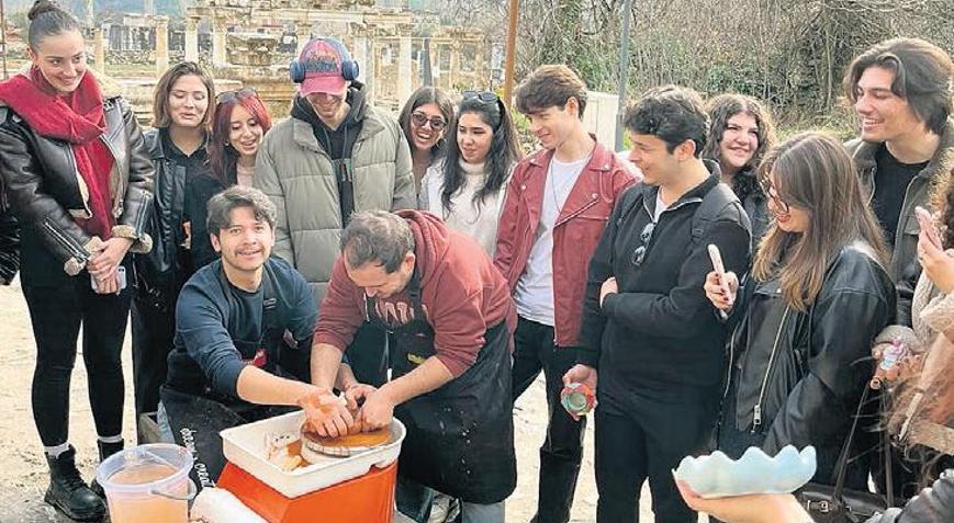 Sanatla geçmişin izleri şekillendi